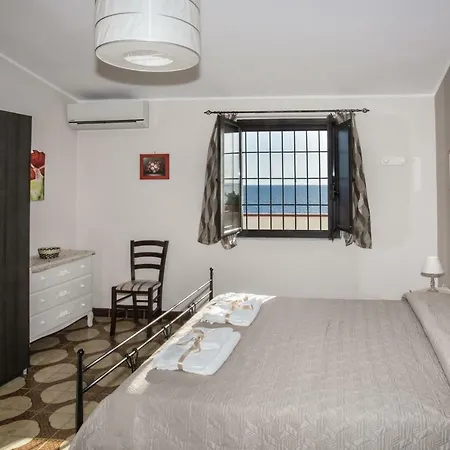 Short - Seafront Vacation