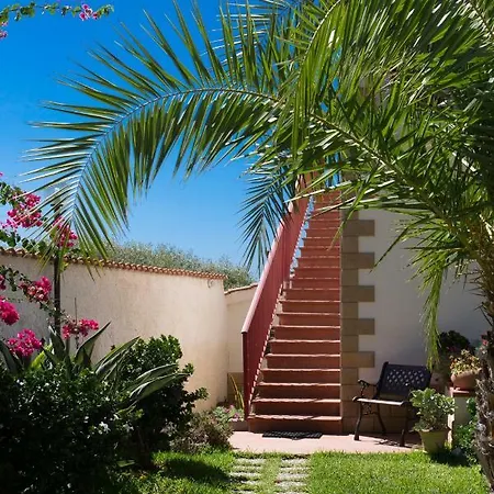 Short - Seafront Vacation Syracuse